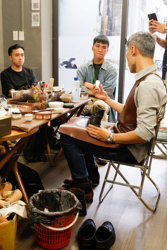 Lớp học chăm sóc giày tây _ 1